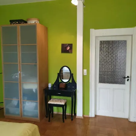 Ferienwohnung In Sudost Fur 6 Personen Appartement